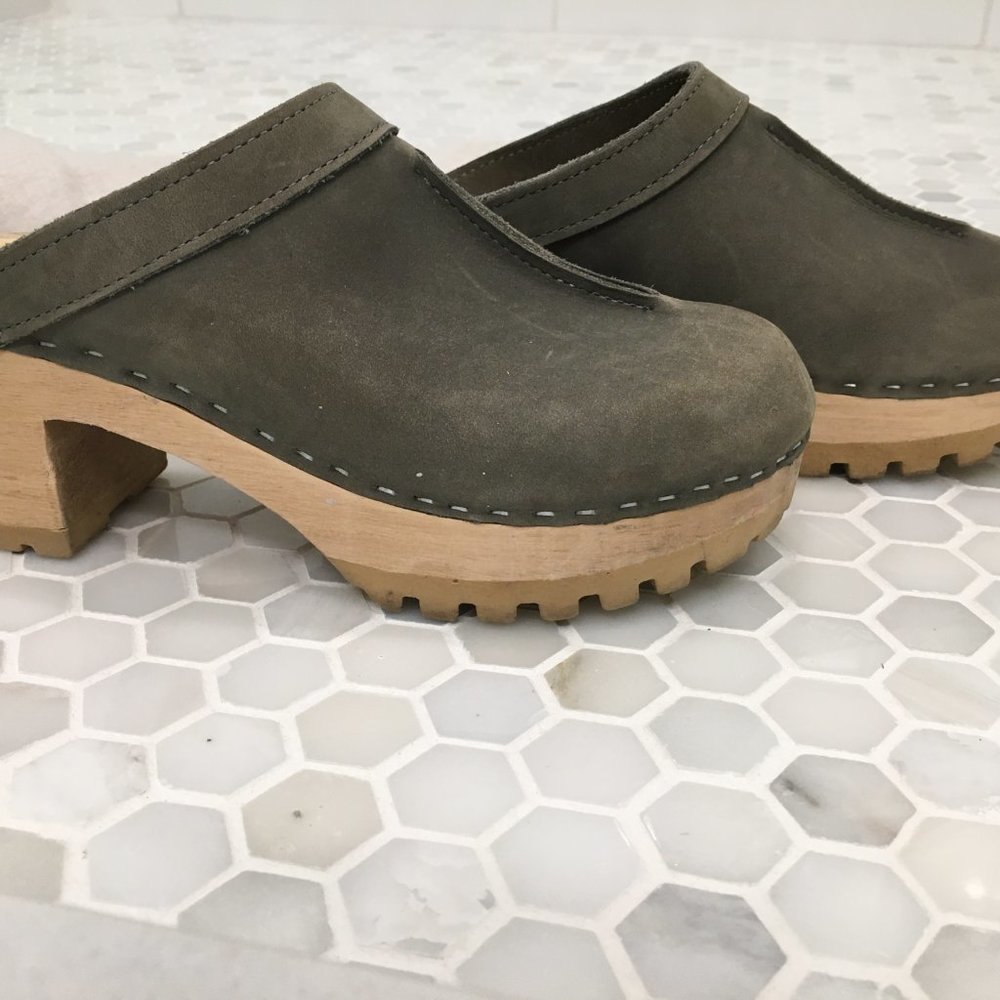 ***SOLD on FB***SVEN (No. 6 ) suede, swedish clogs Size 38 with Front Seam